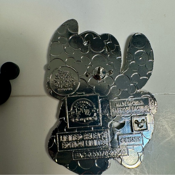 NWT. Disney pins. Stitch Attacks Snacks Limited Release Pin Set, Disney eats - Picture 10 of 11